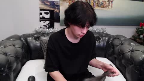 Maxim online show from 12/12/24, 09:26