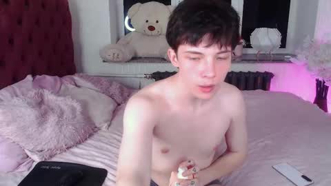 Maxim online show from 03/17/26, 04:32