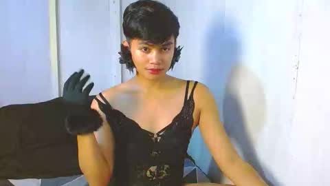 iya143 online show from 10/18/25, 05:43