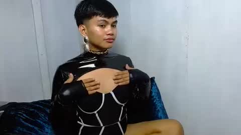 iya143 online show from 11/14/25, 12:15