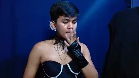 iya143 online show from 11/26/25, 11:28