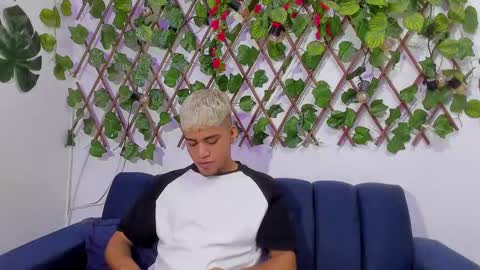 Snapshot of izaak_taylor7 chatting on 12/26/24, 11:35 izaack online show from 12/26/24, 11:35