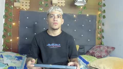 Snapshot of izaak_taylor7 chatting on 01/06/25, 03:53 izaack online show from 01/06/25, 03:53