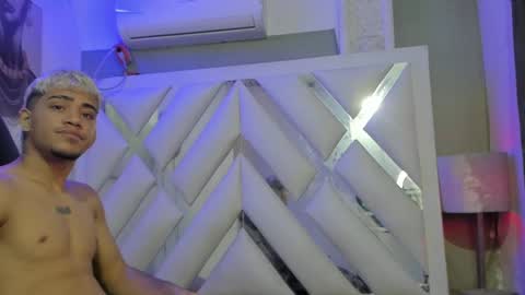 Snapshot of izaak_taylor7 chatting on 01/12/25, 12:55 izaack online show from 01/12/25, 12:55