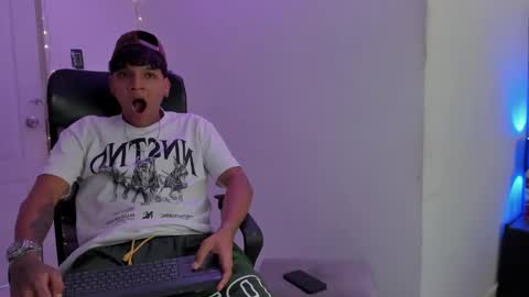 Snapshot of izaak_taylor7 chatting on 01/14/25, 04:40 izaack online show from 01/14/25, 04:40