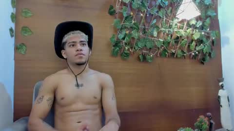 Snapshot of izaak_taylor7 chatting on 01/22/25, 01:42 izaack online show from 01/22/25, 01:42