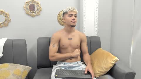 Snapshot of izaak_taylor7 chatting on 02/01/25, 04:22 izaack online show from 02/01/25, 04:22