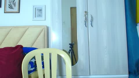 Snapshot of izaak_taylor7 chatting on 12/13/25, 09:42 izaack online show from 12/13/25, 09:42