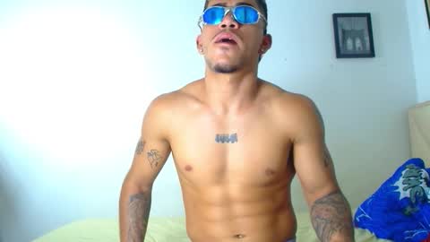 Snapshot of izaak_taylor7 chatting on 12/23/25, 06:00 izaack online show from 12/23/25, 06:00