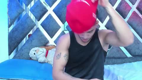 Snapshot of izaak_taylor7 chatting on 01/11/26, 04:12 izaack online show from 01/11/26, 04:12