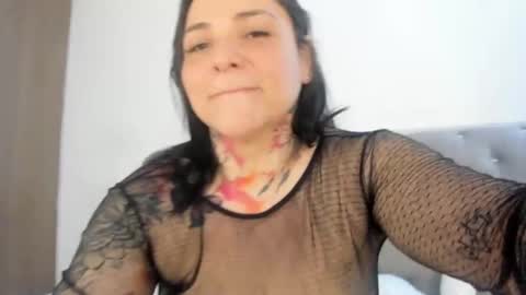 Snapshot of izabellasweet chatting on 02/06/25, 08:13 Izabella online show from 02/06/25, 08:13