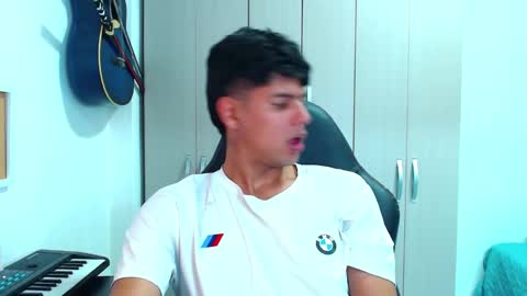 Izan online show from 12/15/25, 04:22