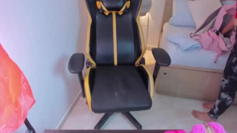 Iza online show from 01/15/25, 07:23