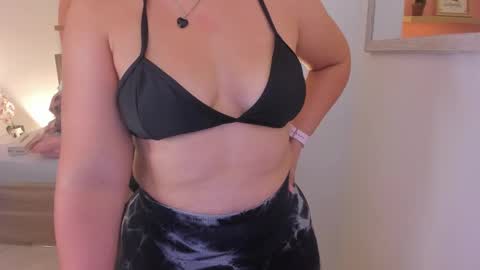 Iza online show from 02/12/25, 02:03