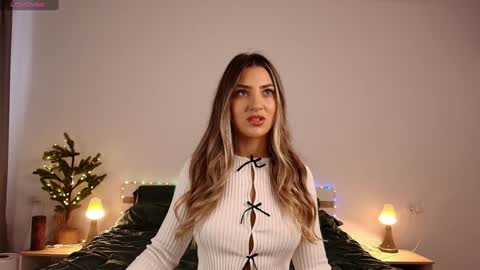 Snapshot of izy_bellee chatting on 01/15/25, 10:49 izy bellee online show from 01/15/25, 10:49