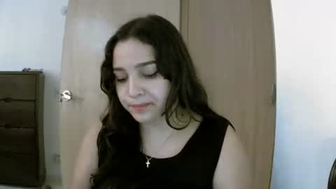 Snapshot of izzy_32 chatting on 02/18/26, 10:06 izzy_32 online show from 02/18/26, 10:06