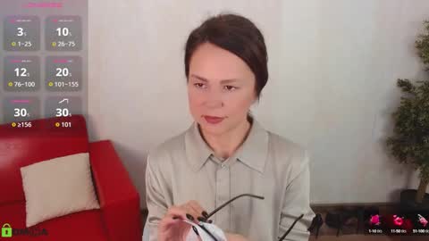 Queen of nylon  Victoria online show from 09/10/25, 05:29