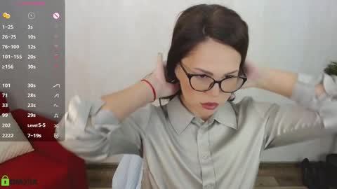 Queen of nylon  Victoria online show from 10/02/25, 05:25