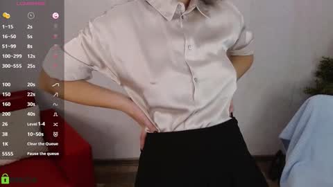 Queen of nylon  Victoria online show from 11/19/25, 04:56