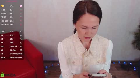 Snapshot of izzy_cam chatting on 12/22/25, 05:04 Queen of nylon Victoria online show from 12/22/25, 05:04