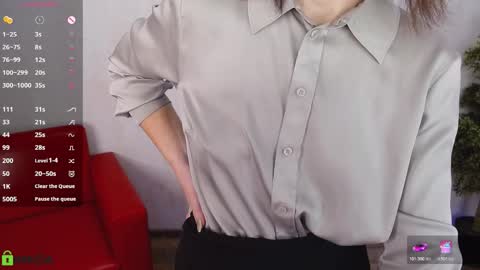 Snapshot of izzy_cam chatting on 01/12/26, 05:23 Queen of nylon Victoria online show from 01/12/26, 05:23