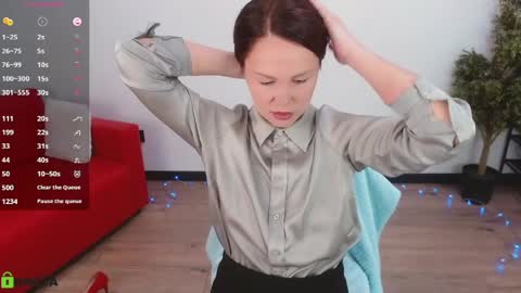 Queen of nylon  Victoria online show from 05/04/26, 05:47