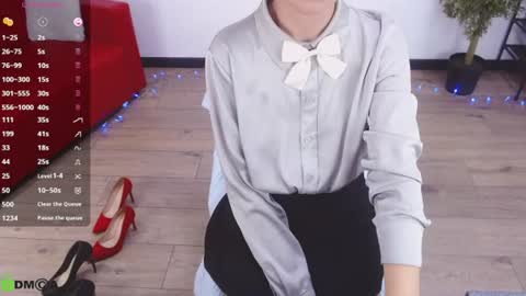 Snapshot of izzy_cam chatting on 06/24/26, 05:28 Queen of nylon Victoria online show from 06/24/26, 05:28
