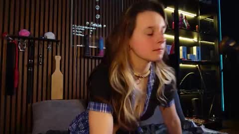 Snapshot of izzy_inked chatting on 03/16/26, 06:23 Izzy Inked online show from 03/16/26, 06:23