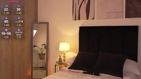 Snapshot of izzy_vega chatting on 03/24/26, 01:32 Izzy vega online show from 03/24/26, 01:32