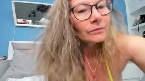 Izzy Mendosa online show from 06/29/26, 04:30