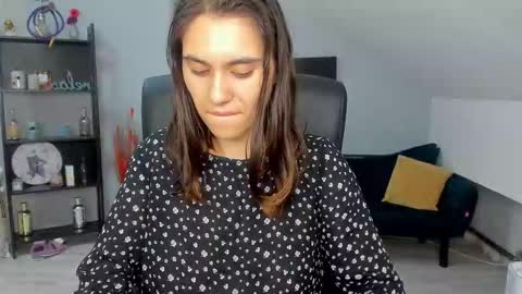 Izzy online show from 09/18/25, 01:51