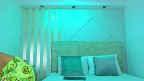 Snapshot of j_belle_ chatting on 03/14/26, 02:00 j_belle_ online show from 03/14/26, 02:00