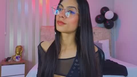 Snapshot of j_belle_ chatting on 03/19/26, 02:21 j_belle_ online show from 03/19/26, 02:21