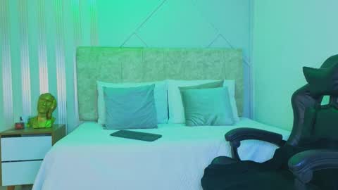 Snapshot of j_belle_ chatting on 03/26/26, 02:00 j_belle_ online show from 03/26/26, 02:00