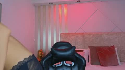 Snapshot of j_belle_ chatting on 04/09/26, 01:49 j_belle_ online show from 04/09/26, 01:49