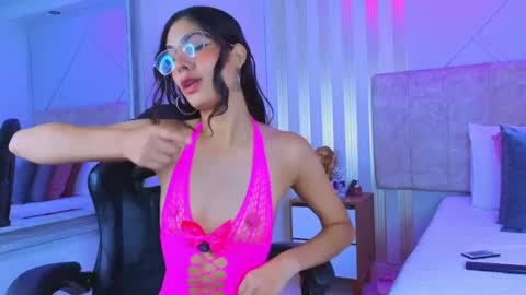 Snapshot of j_belle_ chatting on 04/21/26, 12:11 j_belle_ online show from 04/21/26, 12:11