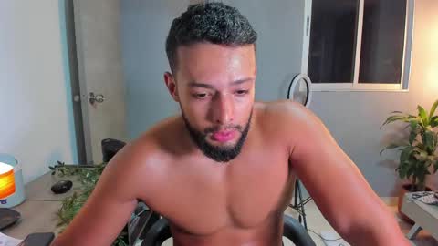 Calix  Independient model Insta and twt Calixsnake online show from 04/12/26, 10:48