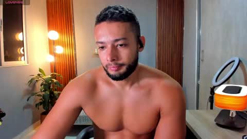Calix  Independient model Insta and twt Calixsnake online show from 04/25/26, 11:35