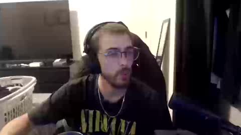 Snapshot of j_daddy55 chatting on 09/26/25, 04:38 j_daddy55 online show from 09/26/25, 04:38