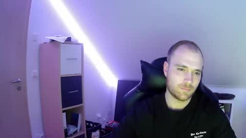 here4y online show from 03/04/25, 06:18