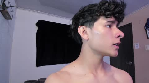 Snapshot of j_u_p_i_t_e_r chatting on 12/09/24, 02:49 Noah online show from 12/09/24, 02:49