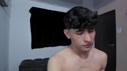 Snapshot of j_u_p_i_t_e_r chatting on 12/16/24, 03:11 Noah online show from 12/16/24, 03:11