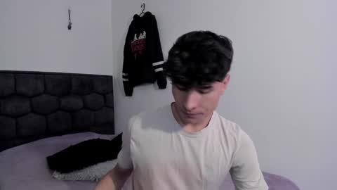 Snapshot of j_u_p_i_t_e_r chatting on 12/27/24, 04:10 Noah online show from 12/27/24, 04:10