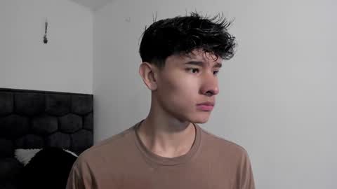 Snapshot of j_u_p_i_t_e_r chatting on 12/31/24, 01:19 Noah online show from 12/31/24, 01:19