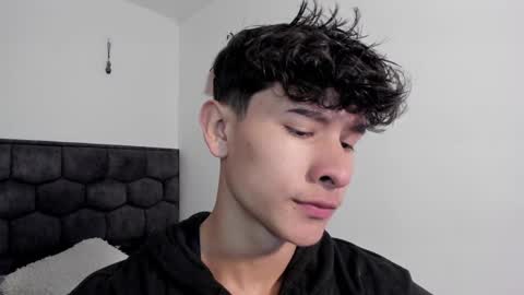 Snapshot of j_u_p_i_t_e_r chatting on 01/03/25, 12:52 Noah online show from 01/03/25, 12:52