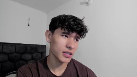 Snapshot of j_u_p_i_t_e_r chatting on 01/08/25, 03:39 Noah online show from 01/08/25, 03:39