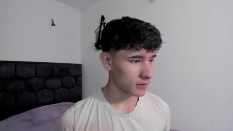 Snapshot of j_u_p_i_t_e_r chatting on 01/17/25, 03:32 Noah online show from 01/17/25, 03:32