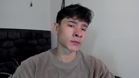 Snapshot of j_u_p_i_t_e_r chatting on 02/01/25, 01:20 Noah online show from 02/01/25, 01:20