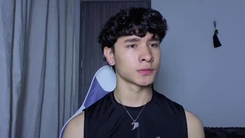 Snapshot of j_u_p_i_t_e_r chatting on 10/02/25, 01:51 Noah online show from 10/02/25, 01:51