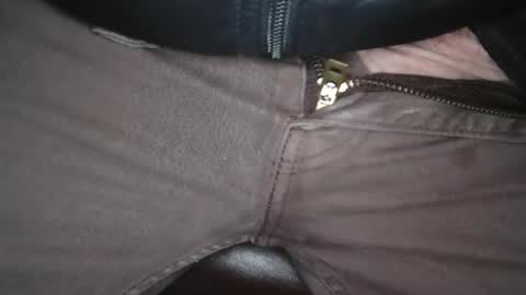 Snapshot of ja2923 chatting on 11/28/25, 01:58 ja2923 online show from 11/28/25, 01:58